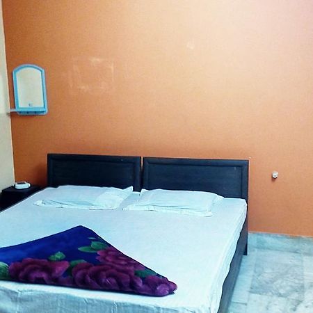 Laughing Buddha Homestay บูบันเนสชวาร์ ภายนอก รูปภาพ