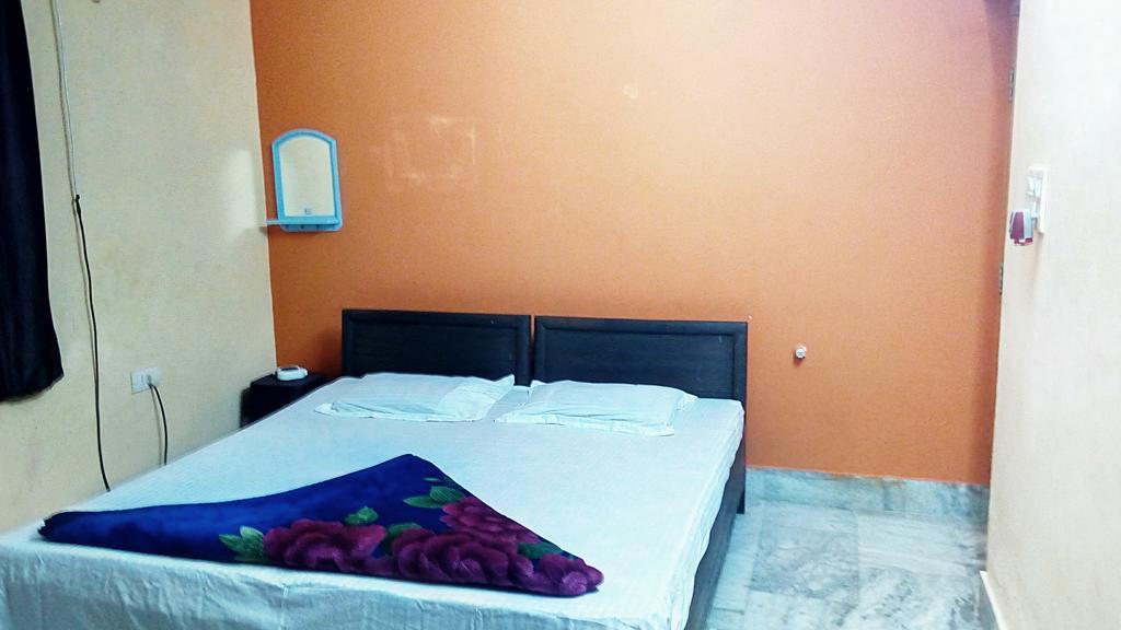 Laughing Buddha Homestay บูบันเนสชวาร์ ภายนอก รูปภาพ