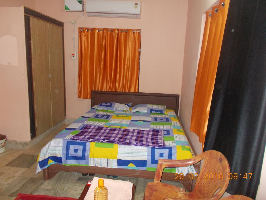 Laughing Buddha Homestay บูบันเนสชวาร์ ภายนอก รูปภาพ